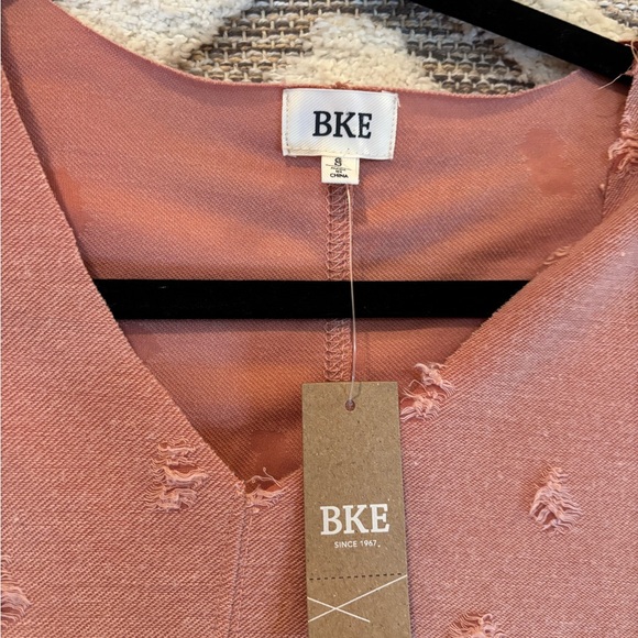 BKE Pink V-Neck Sweater with Fringe Detail - Picture 2 of 4